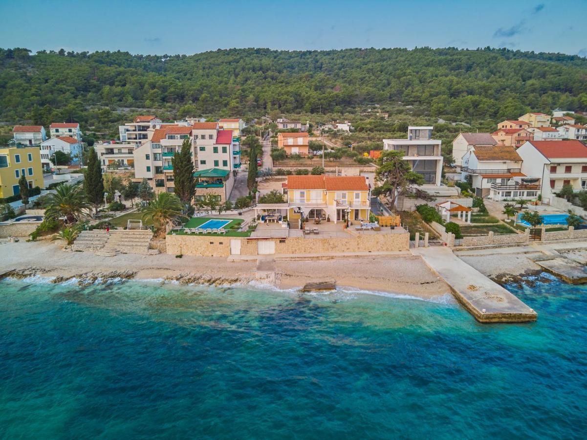 Villa Unique Sur La Plage Pour Des Vacances Inoubliables En Famille Ou Entre Amis Pour 10 Personnes Slatine Exteriör bild