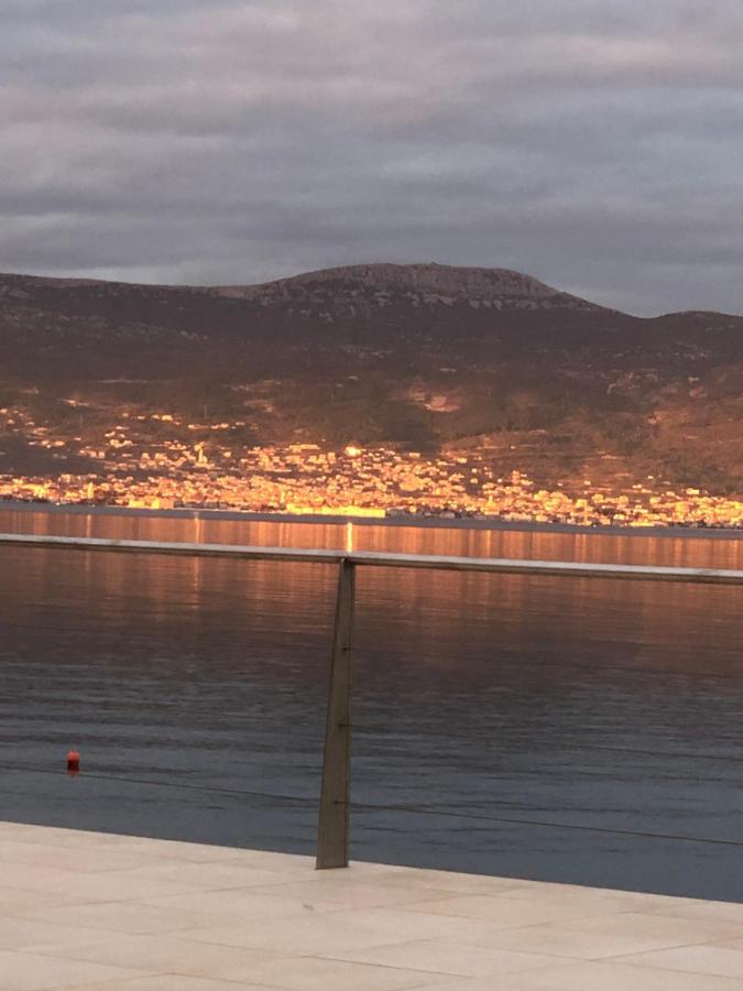 Villa Unique Sur La Plage Pour Des Vacances Inoubliables En Famille Ou Entre Amis Pour 10 Personnes Slatine Exteriör bild
