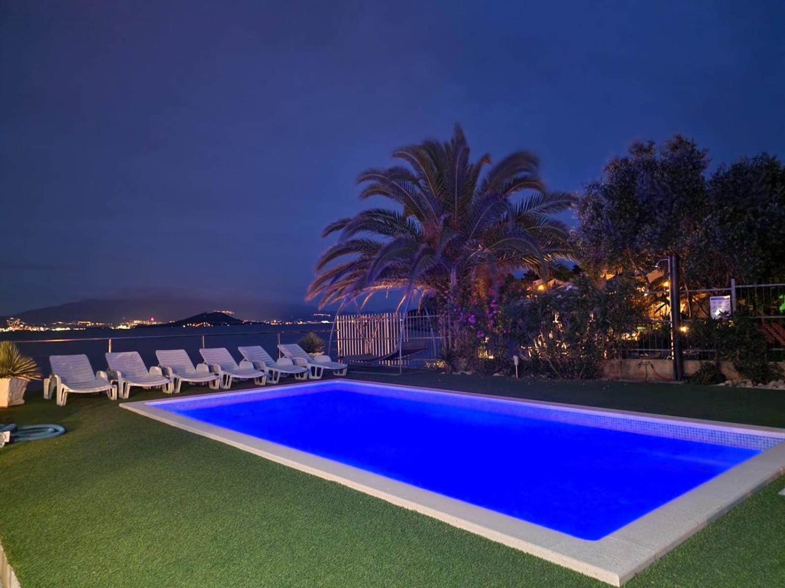 Villa Unique Sur La Plage Pour Des Vacances Inoubliables En Famille Ou Entre Amis Pour 10 Personnes Slatine Exteriör bild