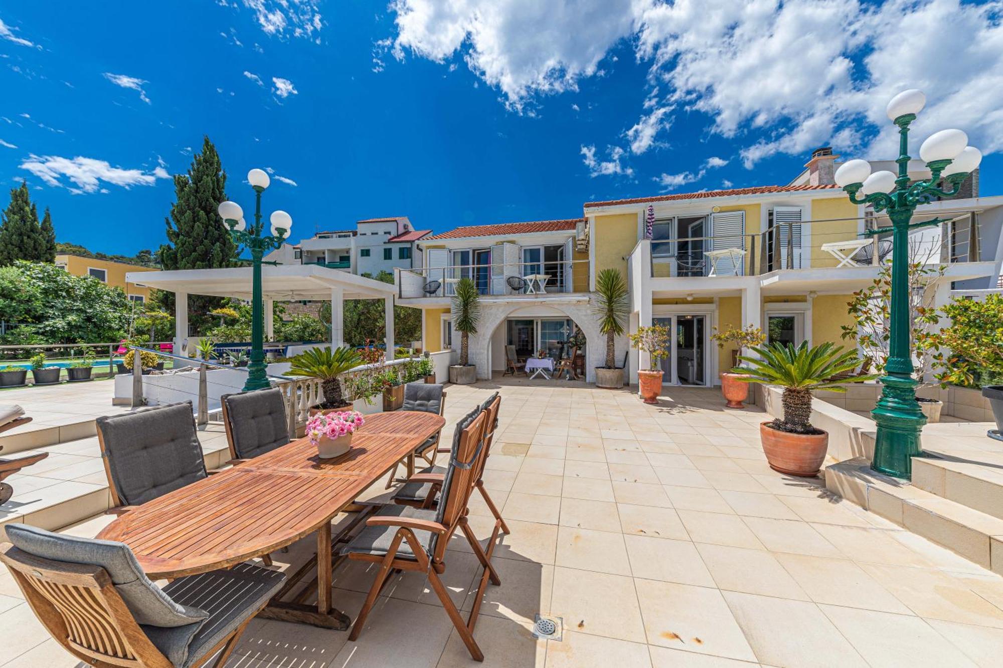 Villa Unique Sur La Plage Pour Des Vacances Inoubliables En Famille Ou Entre Amis Pour 10 Personnes Slatine Exteriör bild